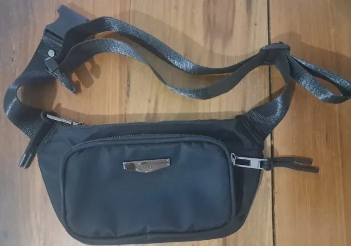 Bolsa para cintura Ellus.