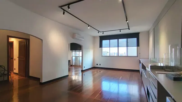Jardim América! Apto pronto para morar, 200m², 4 dorm. sendo 1 suite, 2 vagas. Prédio com