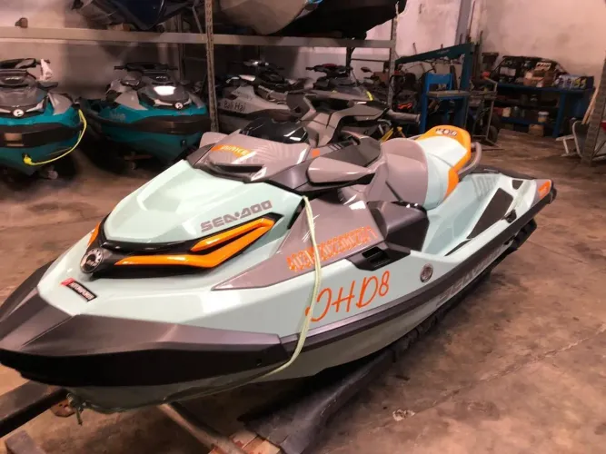 Jet-ski Sea doo Wake pro 230