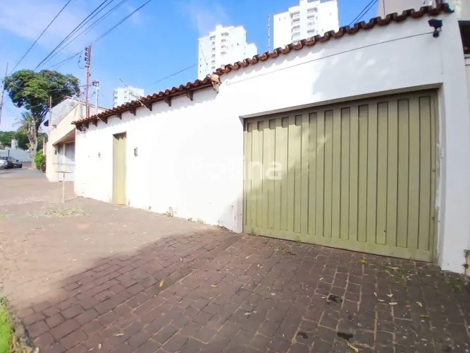 Casa para alugar, 3 quartos, Cidade Jardim - Uberlândia/MG - Rotina Imobiliária