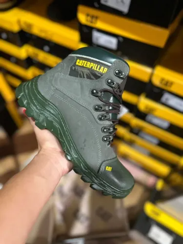 BOTA COTURNO CATERPILLAR VERDE
