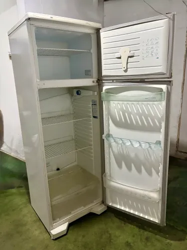 Geladeira usada em bom estado