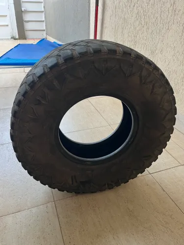 Pneu 33 12.5 aro 15 estava no Troller