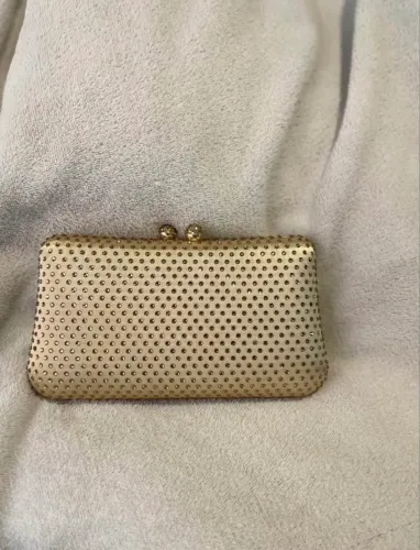 Clutch elegante na cor dourada/champagne
