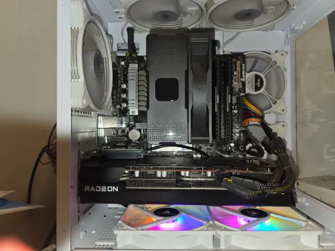 PC Gamer | RX 7600 XFX | Ryzen 5 5600G| 32GB DDR4 Corsair | 1TB NVMe Kingston