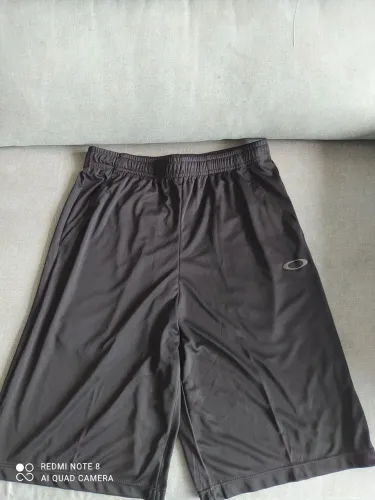 Bermuda Oakley na tag