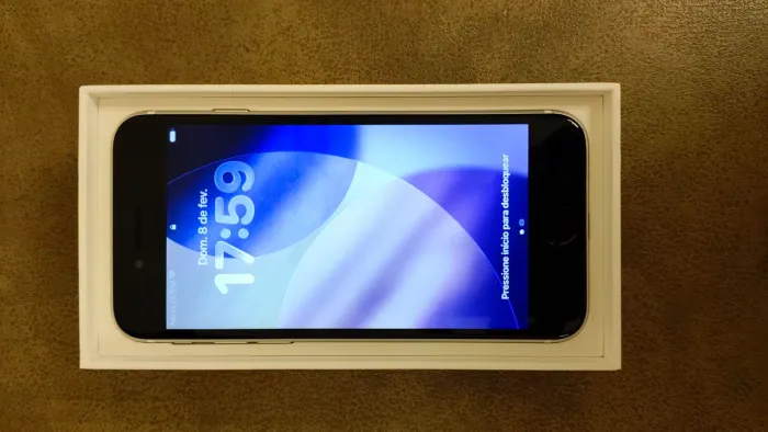 iPhone SE 2ª Geração - 64 GB - Excelente Estado - Sem Riscos