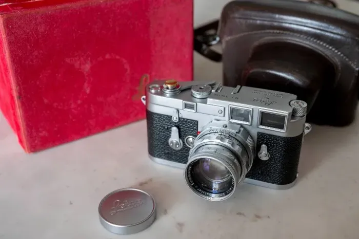 Leica M3 + Leitz Summicron 50mm f/2 Dual Range - com estojo, caixa originais e acessórios