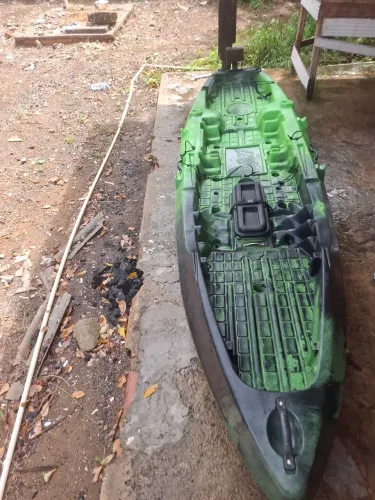 Vende-se dois caiaque combat fisheng 