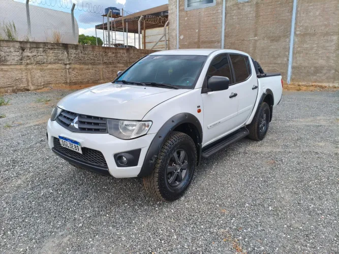 Mitsubishi L200 Triton GLS 3.2 CD TB Int.diesel MEC 2013
