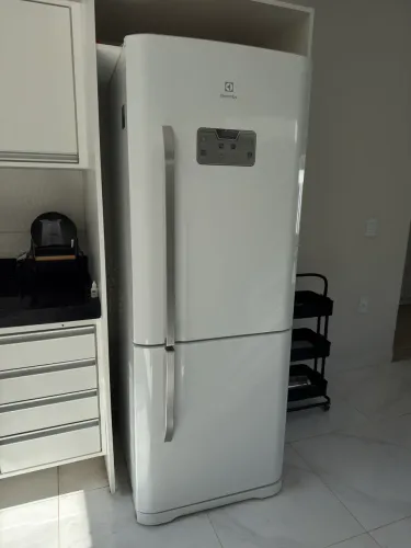 Geladeira Inverter Eletrolux Branca