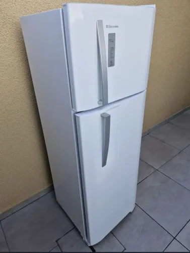 Geladeira Electrolux 360L Frost Free ENTREGO