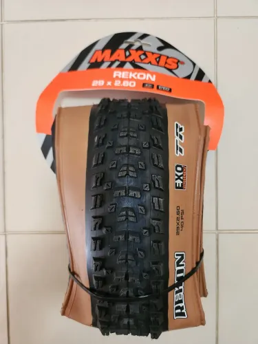 Pneus MTB Maxxis Rekon 29 × 2.60 Marrom Tubeless