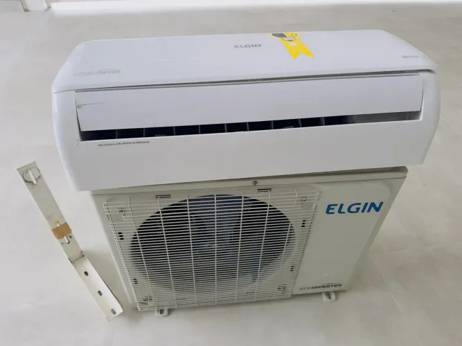 Ar-Condicionado Elgin Eco Inverter 9.000 BTUs 220V Completo - Pouco Uso