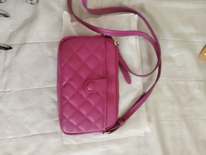 Bolsa Arezzo original rosa ?