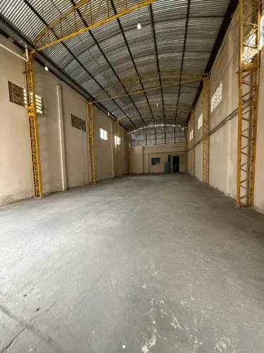 Vendo ou Alugo Galpão/Armazém 480m² c/ Pé direito 6 metros no Vieralves