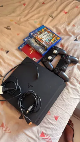 PlayStation 4 Slim 500GB - Único Dono | 2 Controles + 5 Jogos