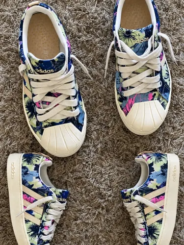 Vendia tênis da adidas feminina lindo cheio de estilo super confortável número 37