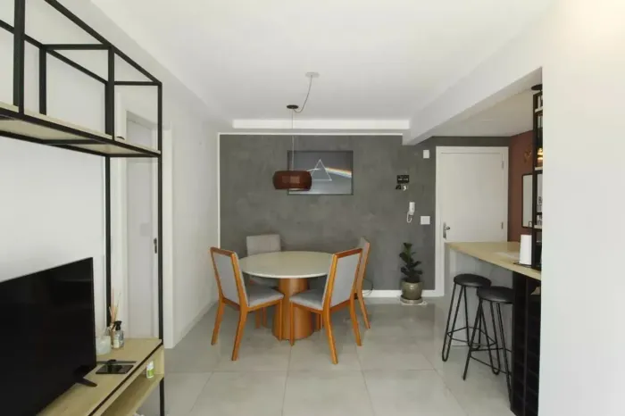Excelente Apartamento mobiliado, 2 dormitórios para comprar, no Bairro Higienópolis
