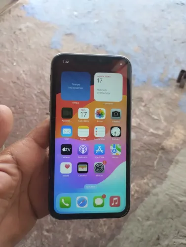 Vendo iPhone 11. Com 128GB. Chip offf