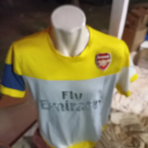 camisa do Arsenal amarela