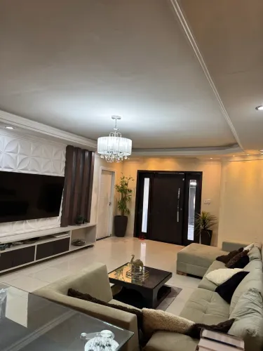 ALUGA-SE CASA AMPLA C/ PISCINA - JESUS DE NAZARÉ