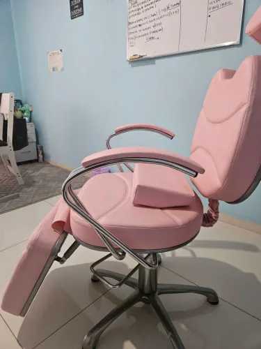 Cadeira para cabeleireira rosa semi nova