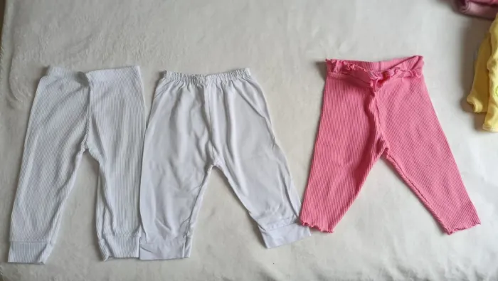 Vendo roupas e acessórios femininos para recém nascidos 