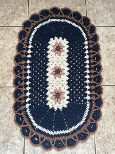 Tapete floral de crochê