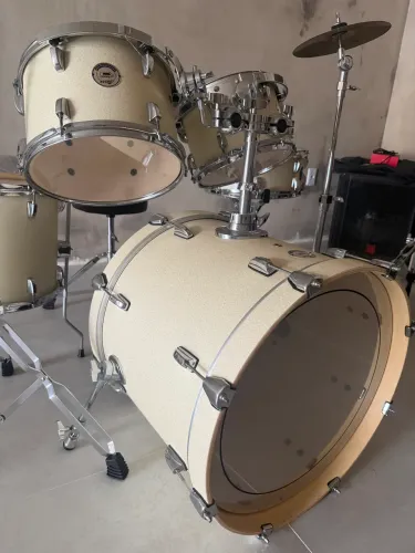 Bateria acústica D-one