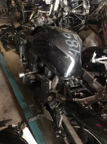 Sucata de moto para retirada de peças Kawasaki Z 750 2011