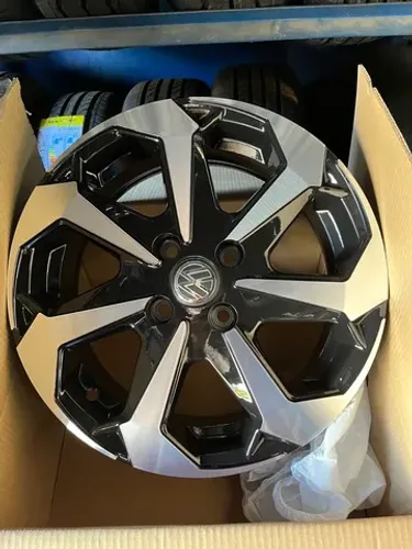 Roda aro 15 Black diamantada.
