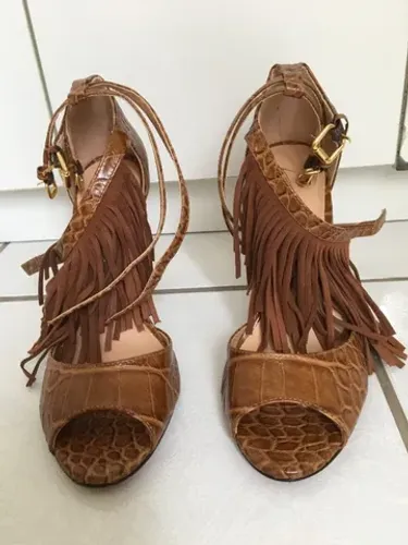 lindíssima sandália para festas e ocasiões elegantes, pouquíssimo usada!