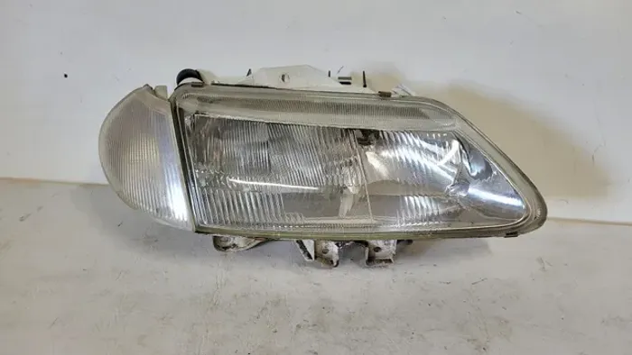 Farol renault laguna 95/99