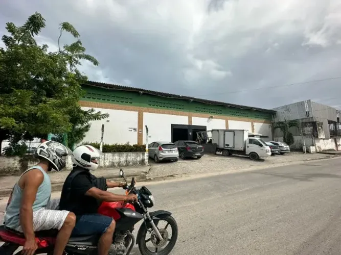 Alugo galpão na Imbiribeira 718m a 200m da Av.Mascarenhas de Morais