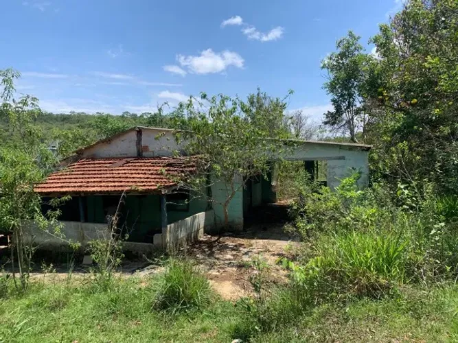  Terreno rural 7.8ha, casa antiga, barracão, arvores frutíferas, 2 nascentes,2 lagoas.