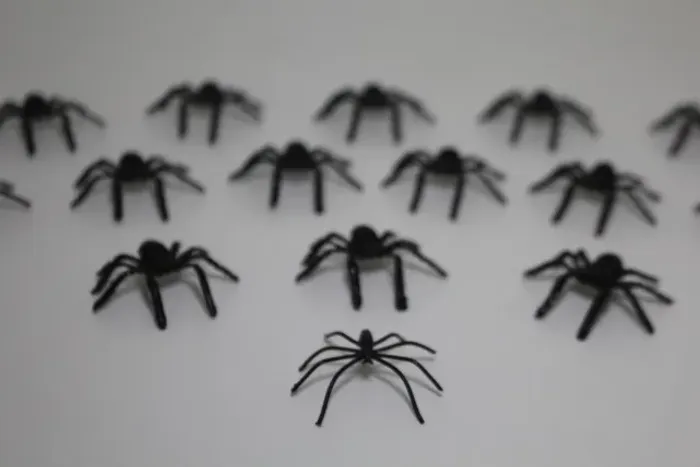 Decoração Halloween - Aranhas de Material Plástico