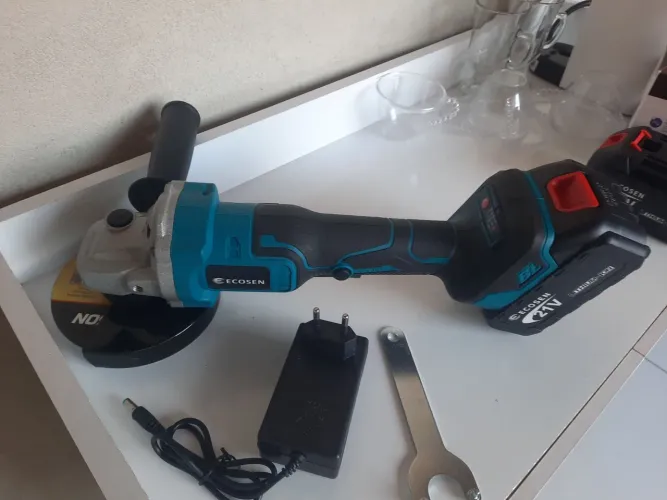 Lixadeira a bateria 21v profissional