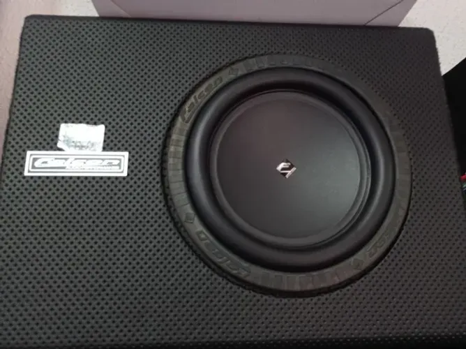 Box amplificado com Sub de 8" Falcon 200 RMS instalado no seu carro 