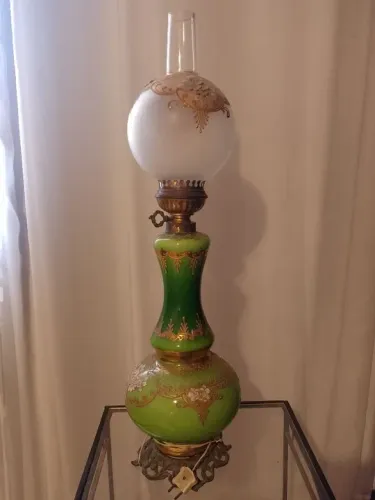 Abajur em Opalina com cúpula de vidro