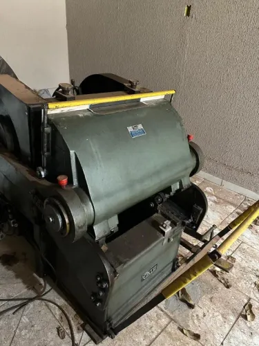 MAQUINA CORTE E VINCO