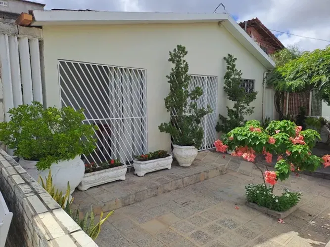 Vende-se casa no centro de João Pessoa
