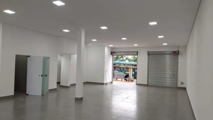 Lojas em Uberlandia. Alugo no bairro Buritis Aclimaçào 154 MT ou 72 2400 e 4800.