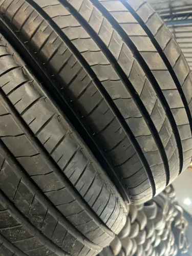  Pneu 215/50/17 Brid T005  98 % vida útil 