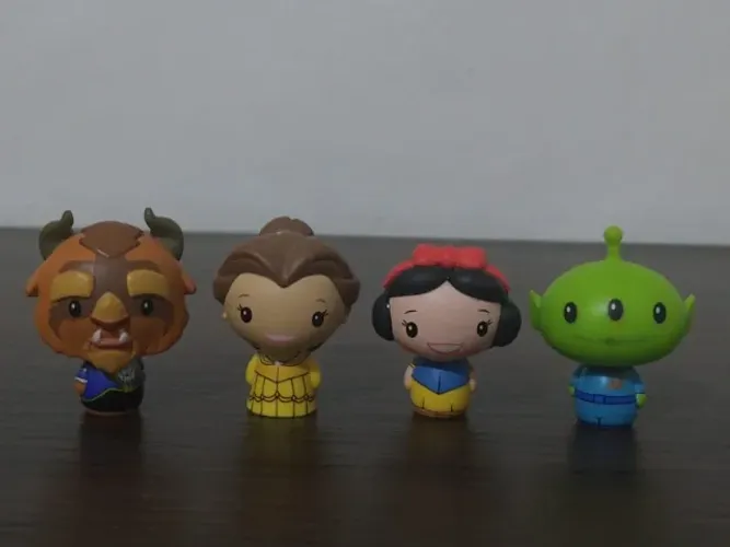 4 Pint Size Beauty Beast Snow White Alien Remix - Funko Mystery Mini Disney