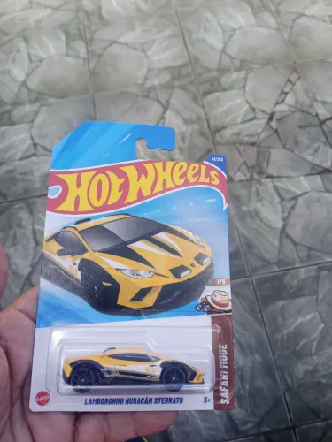 Hot Wheels Lamborghini Huracán Sterrato Amarelo
