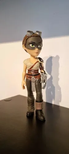 Action Figure Furiosa - Funko Rock Candy (Mad Max Estrada da Fúria)
