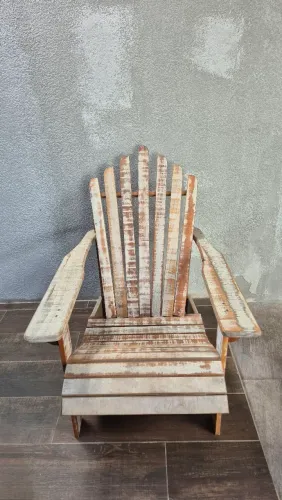 Cadeira pavão, branco pátina, área externa.