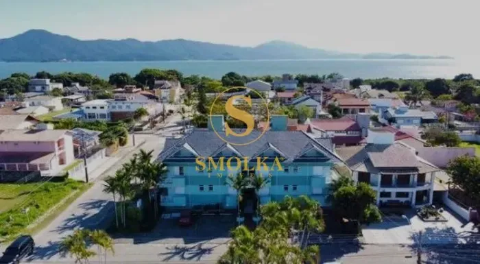Casa Geminada à Venda na Praia da Daniela - Conforto e Sofisticação em Florianópolis