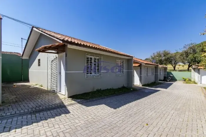 Oportunidade !!! Casa em Condomínio Fechado no Sítio Cercado